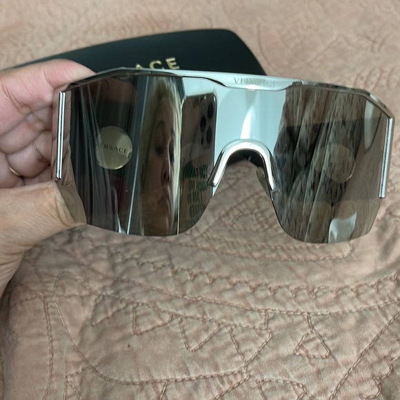 Silver oversized Versace sunglasses - Picture 3 of 9